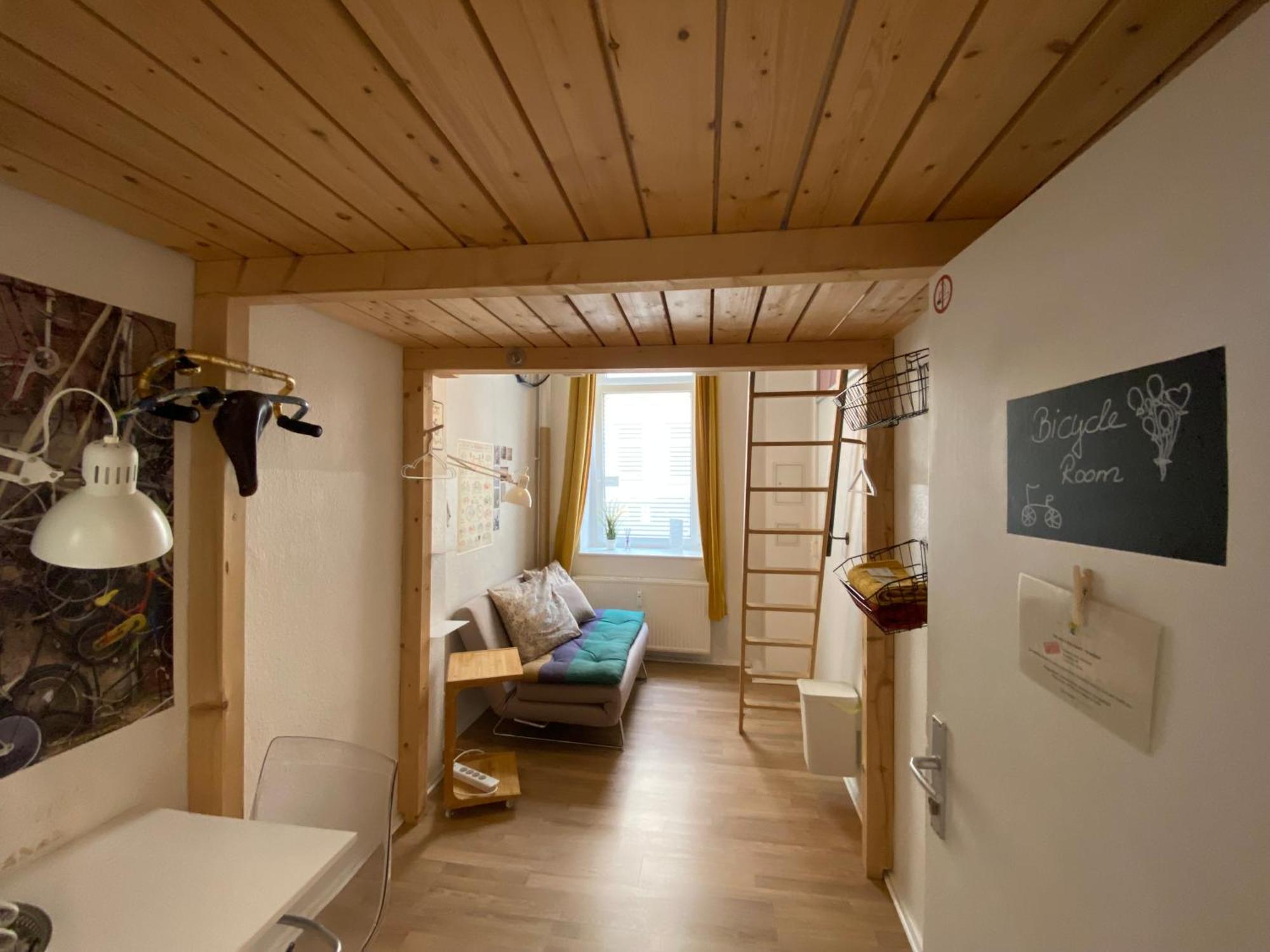 Kiez Hostel *